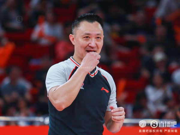 CBA赛季十佳裁判    员：闫军、郭楠、杨宏峰、段铸、孙健在列